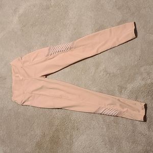 Pink leggings with pockets
